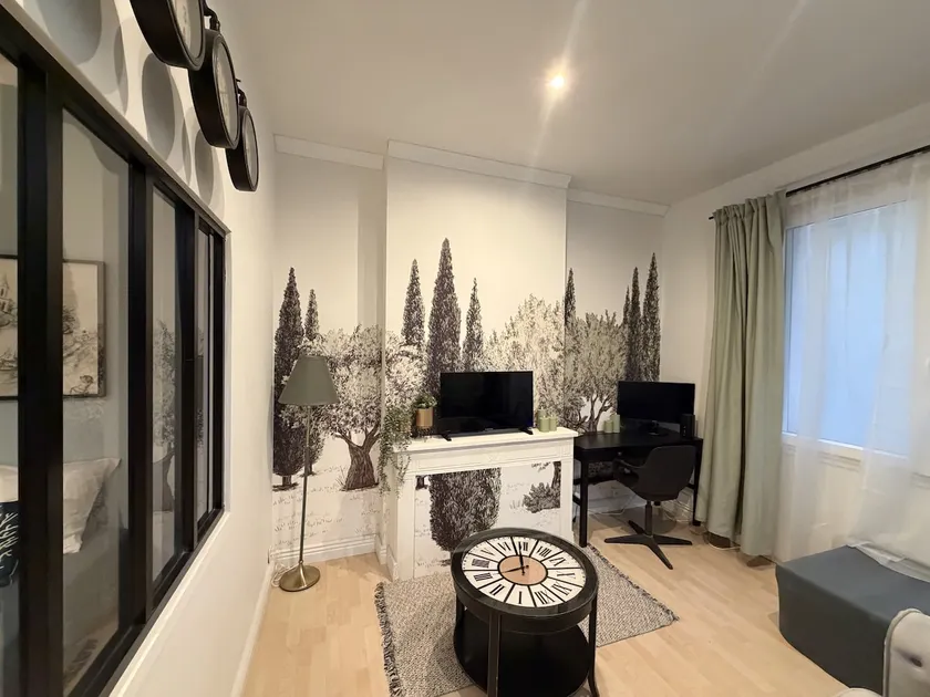 Charming 2-room apartment in the city center - Image 1