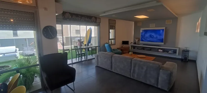 Beautiful and invested mini penthouse in Gedera 4 rooms 5 Guests - Image 1