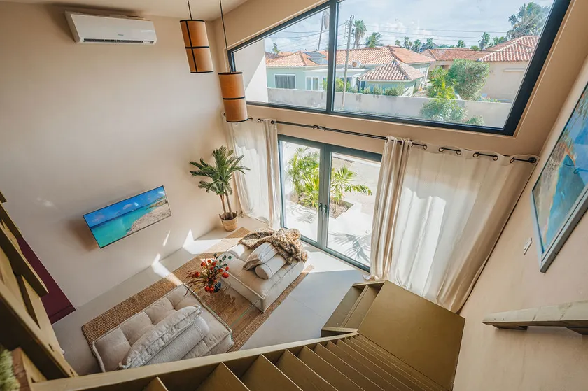 Bright Loft Studio - 6 min Walk to Palm Beach - Image 1