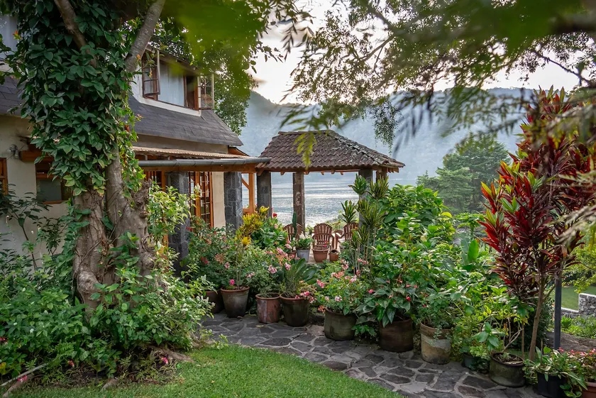 Cottage with a view of Lake Atitlán - Image 1