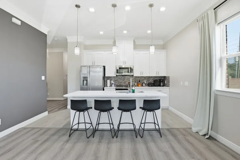 SW Houston 2BR | Two Kings, Desks, Fenced Yard - Image 1