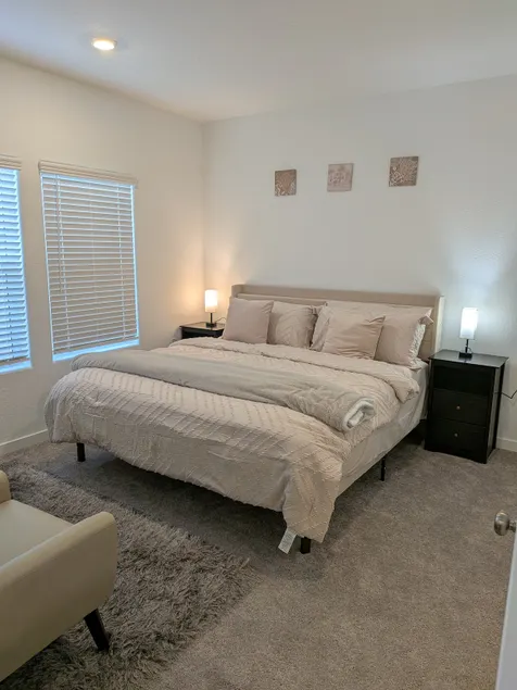 New build 3BR Home • Luxury Bedding, Close 2 Shops - Image 1