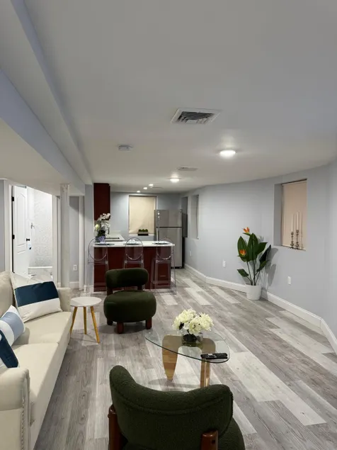 Delightful & Elegant Apartment Near NYC - Image 1