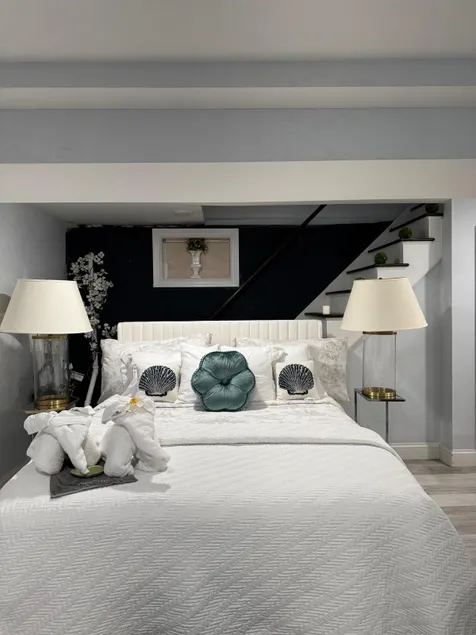Delightful & Elegant Apartment Near NYC - Image 1