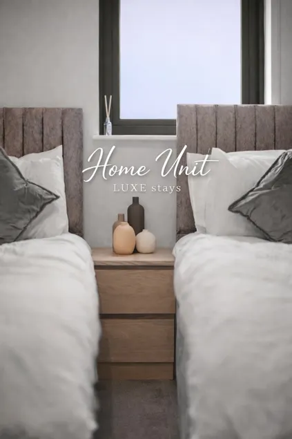 Skyline Penthouse | Parking | Ideal for Long Stays - Image 1