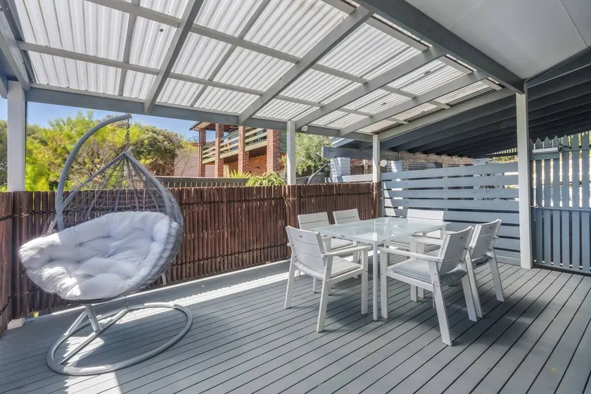 Foreshore Haven - Poolside Comfort near Rye Beach - Image 1