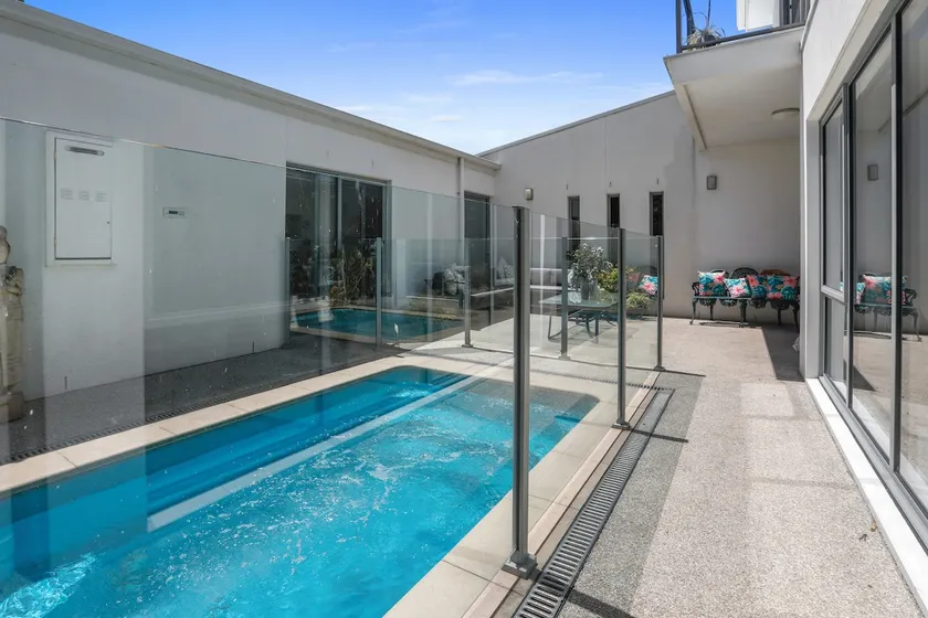 Coastal Retreat Apollo Bay - with solar heated swim spa - Image 1