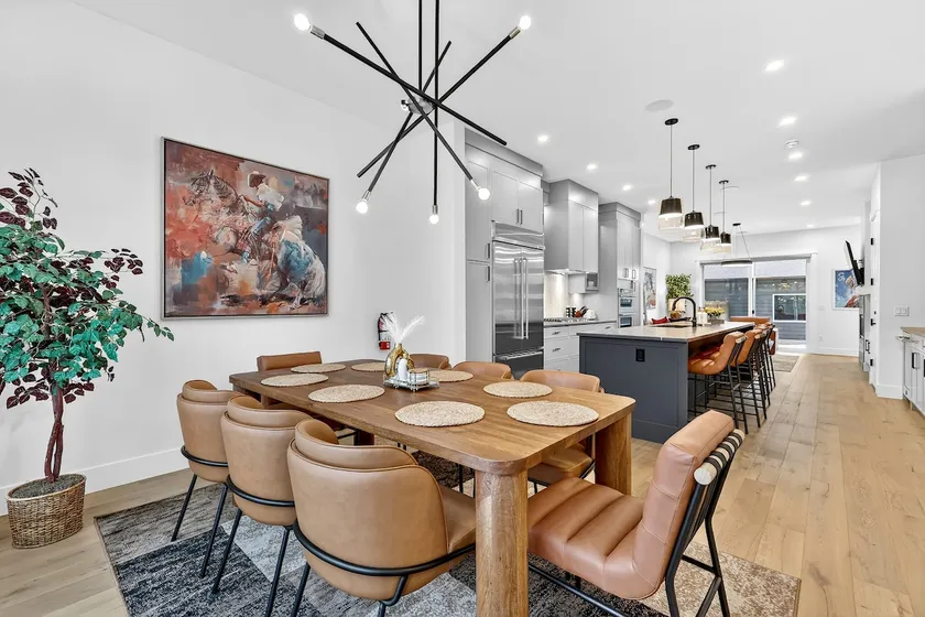 Luxury 3BR home Marda Loop - Image 1