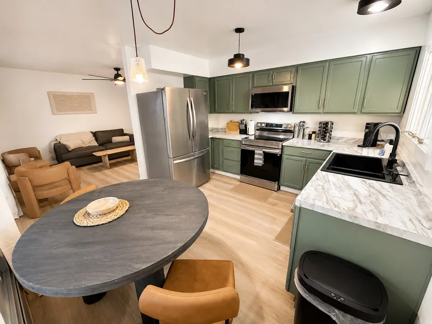 Renovated Midtown Stay | Near Airport - Image 1