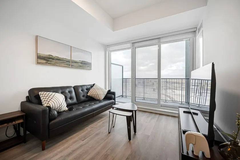 Modern 2BR Markham Stay • Parking & Gym - Image 1