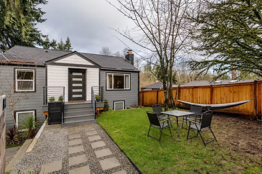 2br Oasis | Light rail to downtown | AC & EV|Yard - Image 1