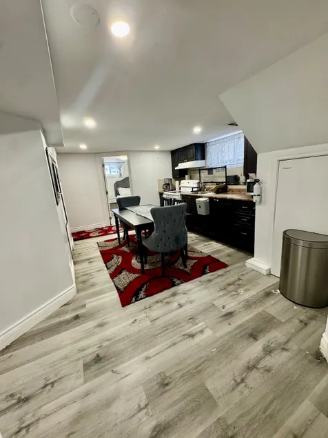 Relaxing suite by Lake Ontario - Image 1