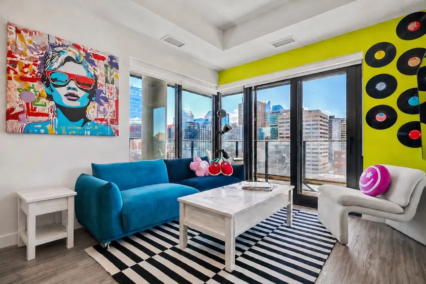 “Le Gallery” •Panoramic City Views• Spacious • DT - Image 1