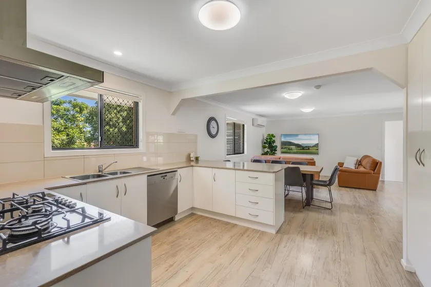 Prime Stay Steps from St Vincents &Grammar! - Image 1