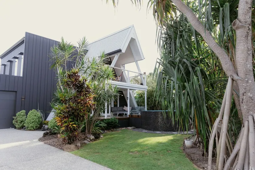 'Salt At Mudjimba' | Sauna+Icebath. 400m to Beach - Image 1