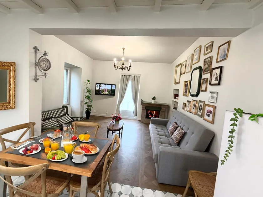 The Château Cottage｜Large Parking｜2 Bedrooms - Image 1