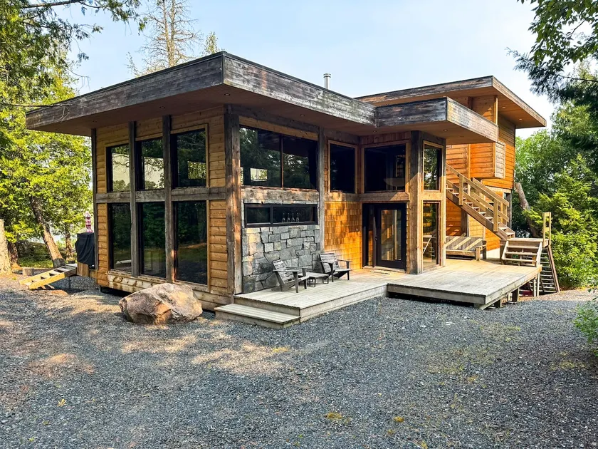 Stunning Cottage on Lake of The Woods! - Image 1