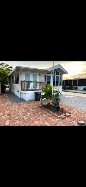 Beach Bum Bungalow - Image 1