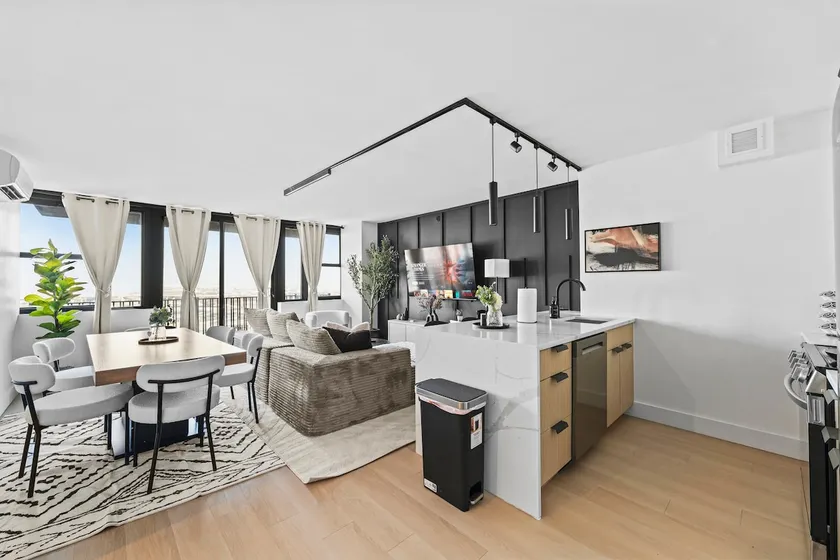 NYC Close | Comfortable 2BR Apt for Groups | 10 - Image 1
