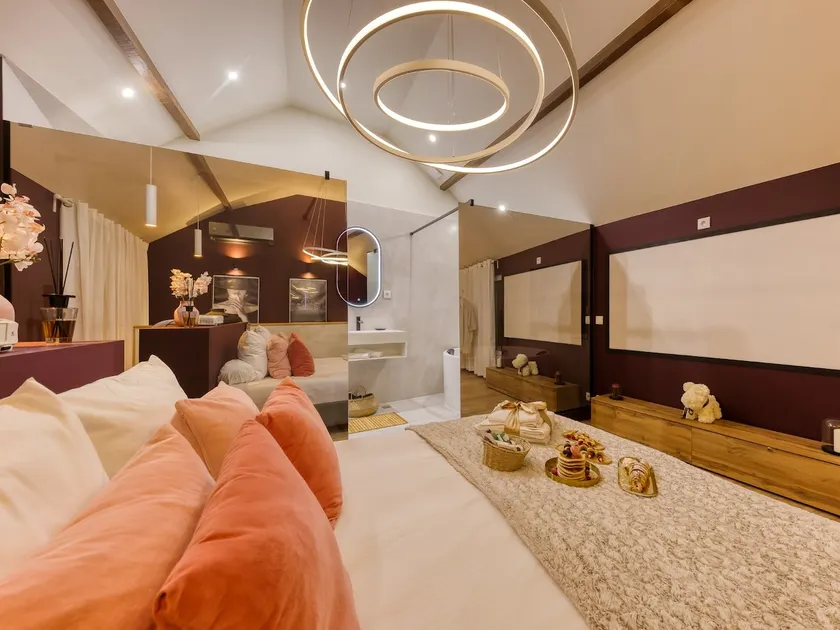 Chambre XXL, Luxueux, Home Cinéma, Jardin - Image 1