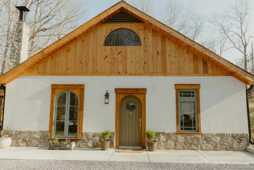 Nashville's Hillside Cottage - Image 1