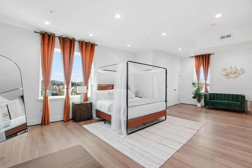 DC Luxury 5BR/5.5BA+Free Parking+Metro+ EV Charger - Image 1