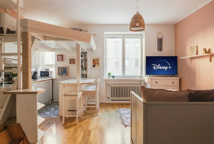 Apartment Near City Center | 6 Guests • Tram 140 m - Image 1