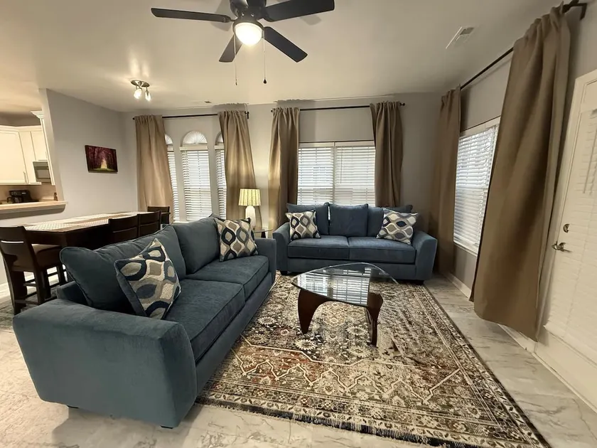 Mid/Longterm Spacious Home w/ First Floor King Bed - Image 1
