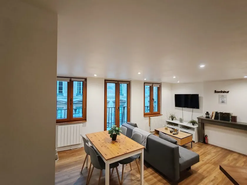 Apartment with balcony in the city center - Image 1