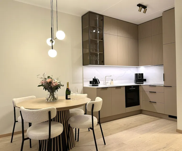 New luxury apartment with river view - Image 1
