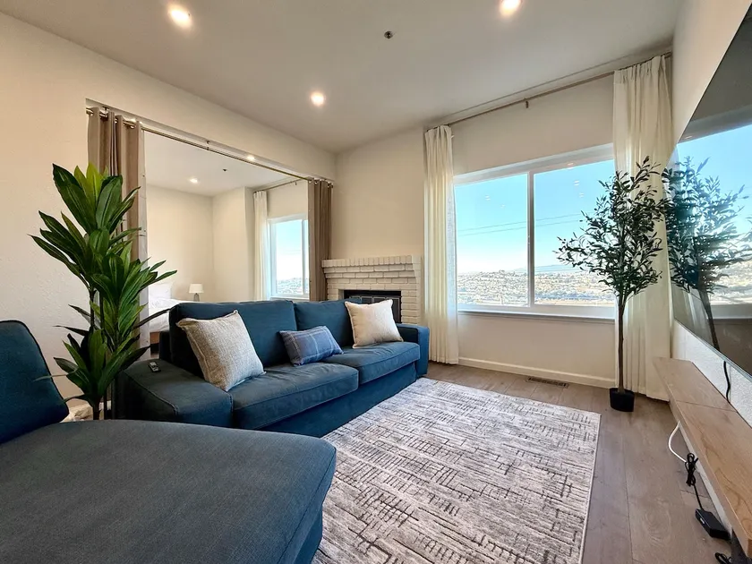 Ocean & SF View | Modern 4B2B Home w/ Free Parking - Image 1