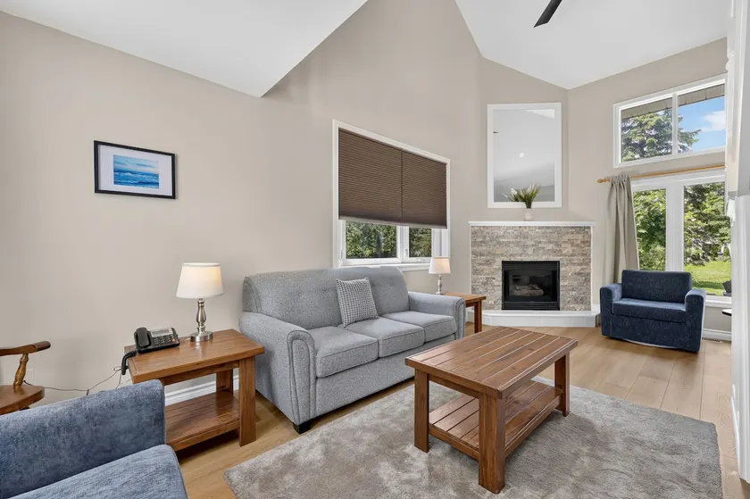 Family Townhome with outdoor pool access - Image 1