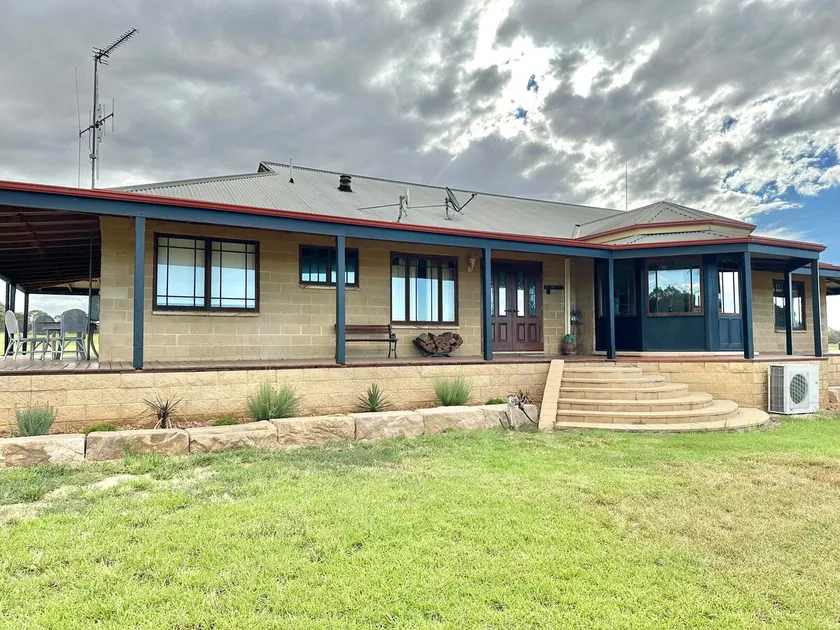 Loudawn Homestead - Image 1
