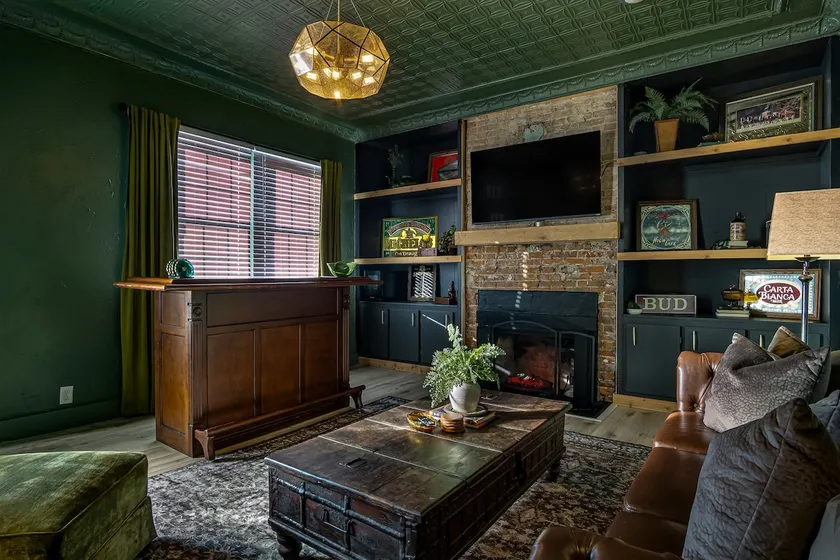 Stylish Speakeasy | Patio, Bar & Parking - Image 1