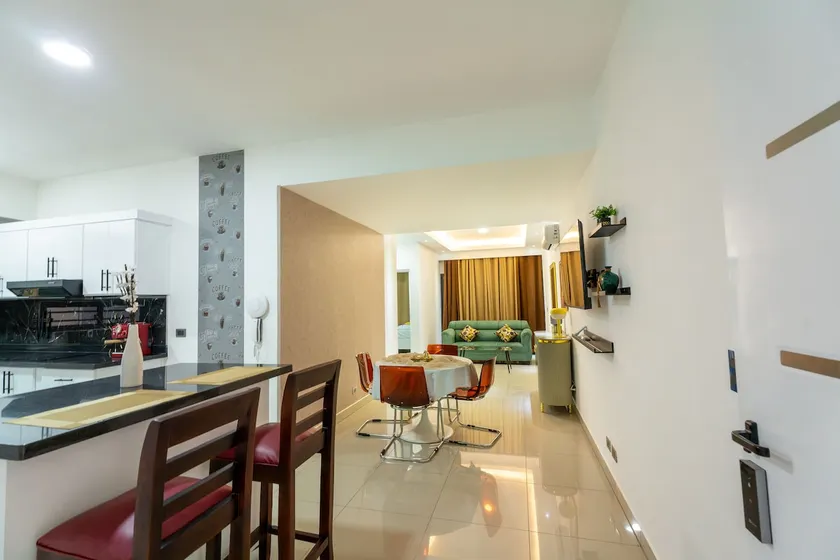 Central Suite: Fast Wi-Fi, Terrace, Private Parking - Image 1