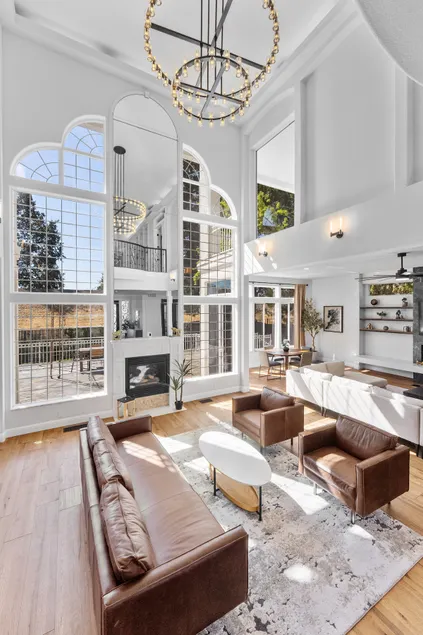 5BR Spacious Modern Riverside Getaway - Image 1