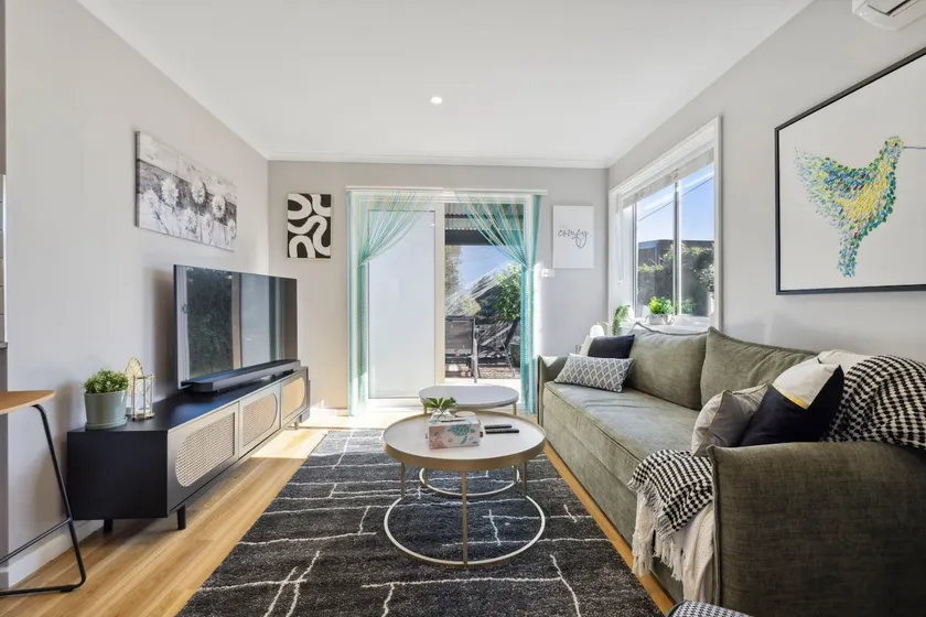 Gina's Retreat - Chic Comfort near Mount Taylor - Image 1