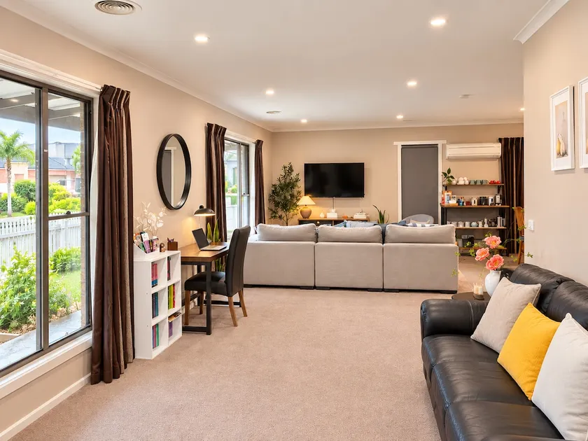 Spacious Luka Court Retreat, BBQ & Cozy Comforts, Ballarat - Image 1