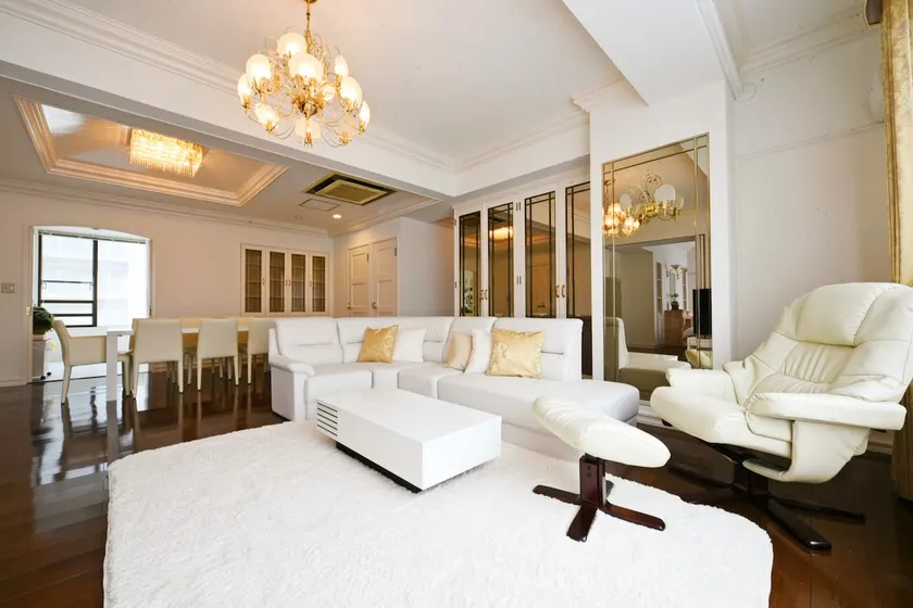 PM | Private rental | The comfort of home while traveling, - Image 1