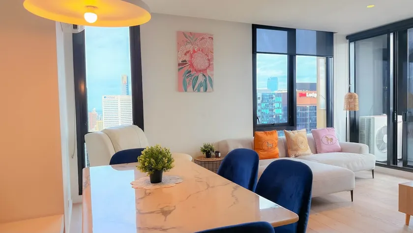 A&J-DA-Skyline Retreat Apartment - Image 1
