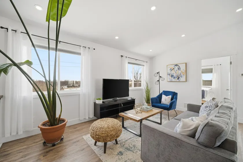 Chic & Comfortable Upper Suite w/ Parking Near DTK - Image 1