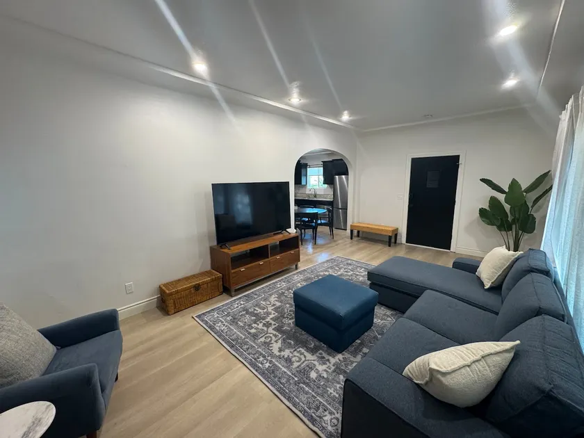 Wrigley Spanish Bungalow • 3 Bed • 5 Min Downtown - Image 1