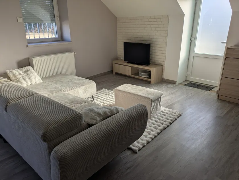 4 bedroom apartment with double bed - Image 1