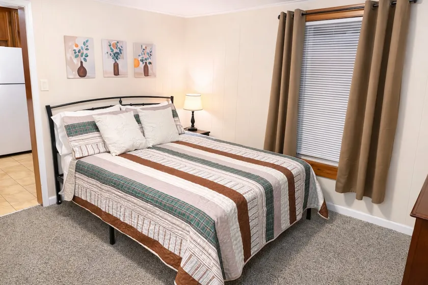 Warm & Welcoming Studio close to Utica University - Image 1