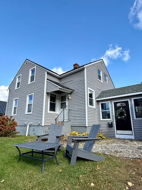 Hilltop Haven - Walk to town - Image 1