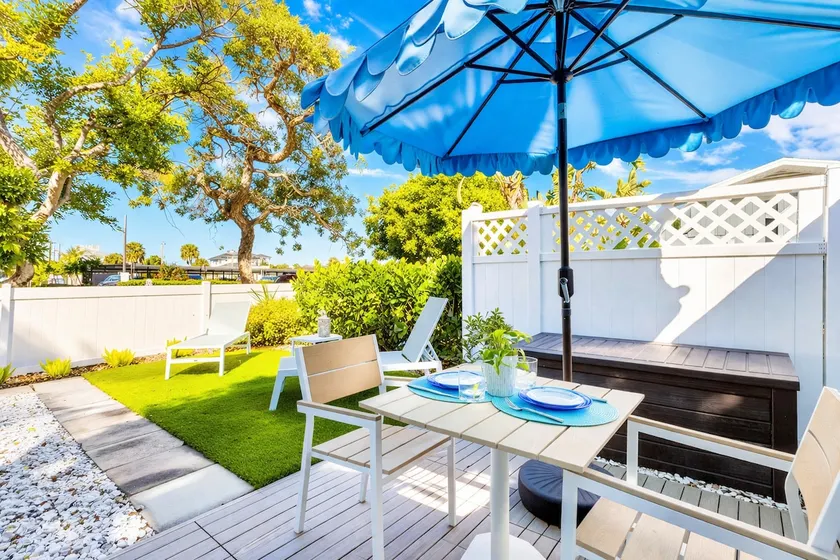 Studio by Lido Beach w heated pool - Image 1