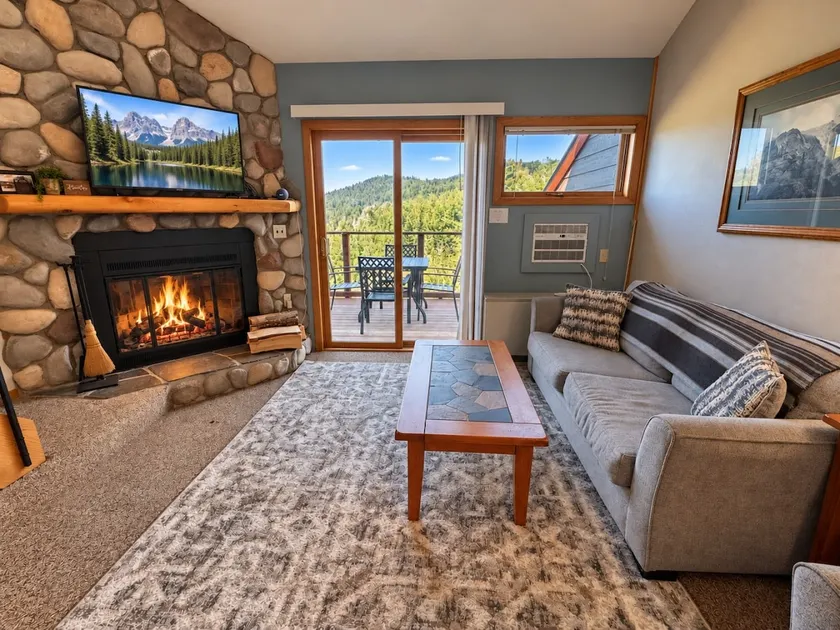 North Shore ski-in/ski-out loft pool and hot tub - Image 1