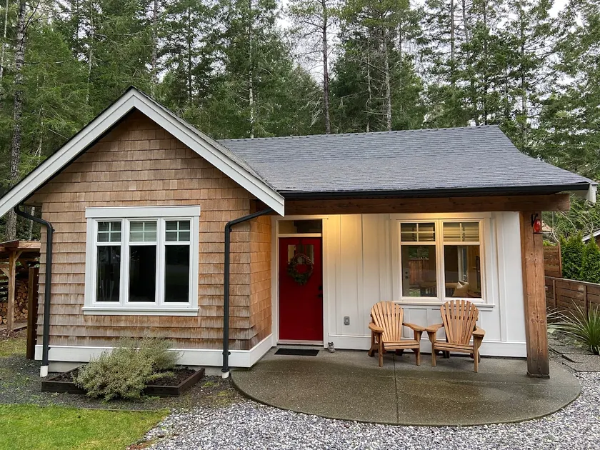 Comox Cottage - Image 1