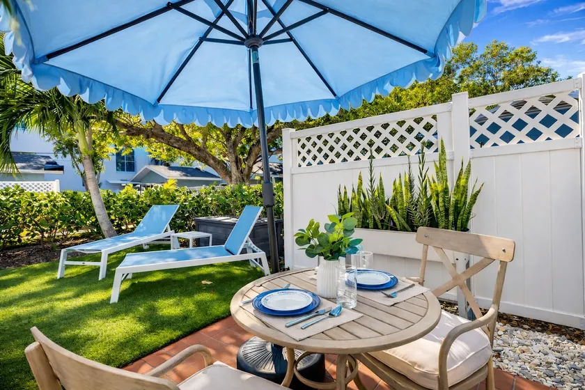 Cozy Lido Key Studio Steps to Beach & Kayaking - Image 1