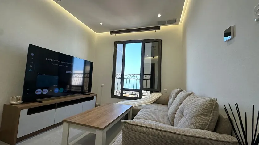 Sea Breeze 1BR | Salmiya | Wi-Fi Netflix I Tods 4K - Image 1